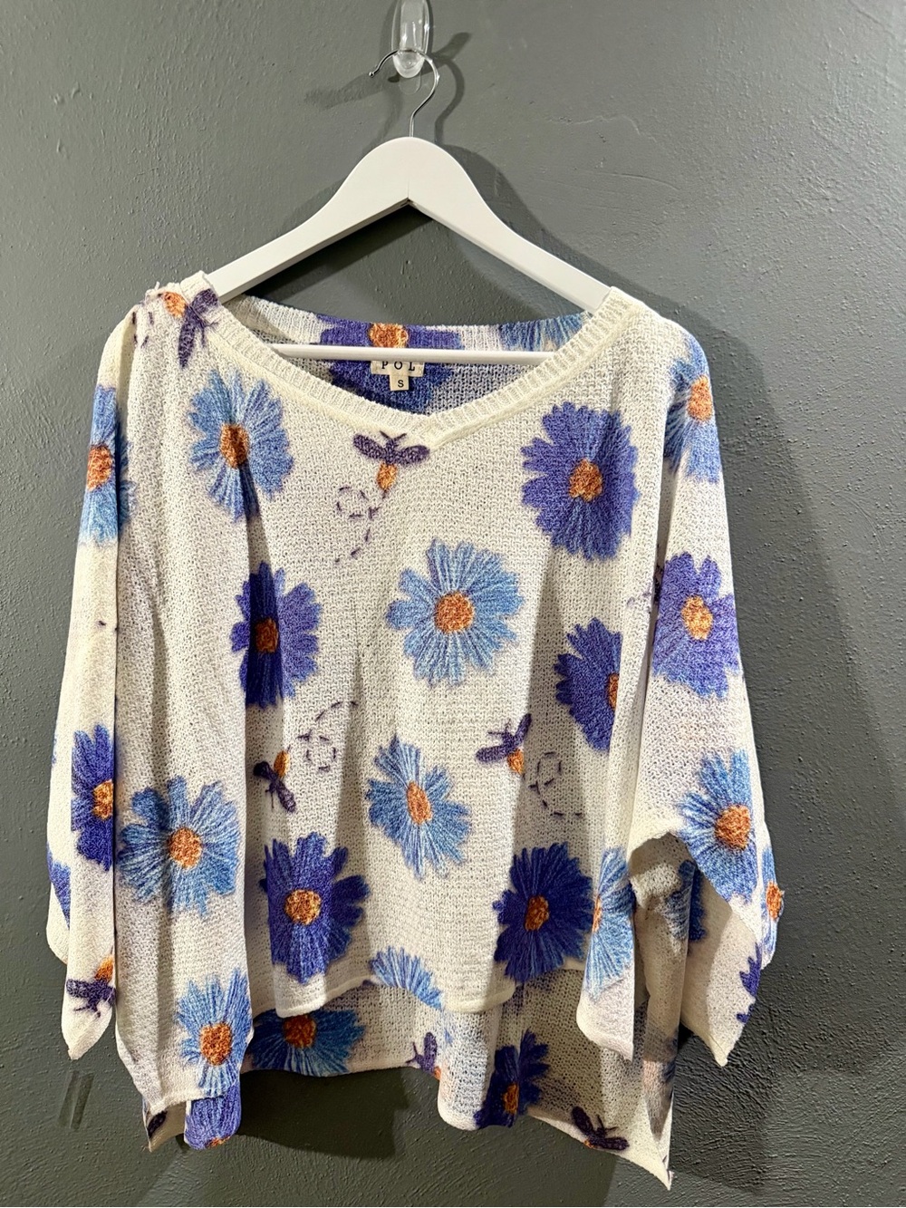 POL Floral Knit V-Neck Shirt in White and Lavender